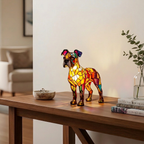 Schitterende Boxer dierenlamp op een houten tafel in een lichte kamer