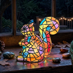 Alvin Eekhoorn dierenlamp die gezellig gloeit in een kamer 's avonds