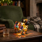 Lampe animale Carlin Rayonnant allumée dans une pièce chaleureuse le soir