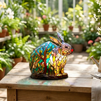 Noppie Konijn dierenlamp op een houten tafel in een lichte kamer