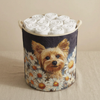 Gewatteerde wasmand Yorkshire in bloemen gevuld met opgerolde witte handdoeken