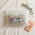 Trousse de maquillage matelassée Colibri en Fleurs emballée dans une pochette Maison Bruges