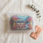 Trousse de maquillage matelassée Voyage aux Champignons emballée dans une pochette Maison Bruges