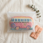 Trousse de maquillage matelassée Escapade Sereine emballée dans une pochette Maison Bruges
