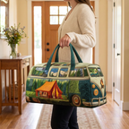 Sac de voyage matelassé Van de Camping porté à la main dans l'entrée