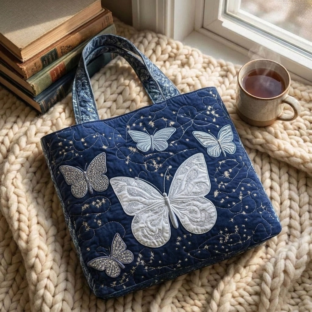 Aile d'Argent Sac Fait Main – sac sur un plaid tricoté avec un café près de la fenêtre