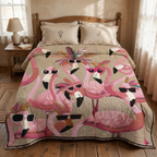 Gewatteerde bedsprei Tropische Flamingo op een bed in een gezellige slaapkamer