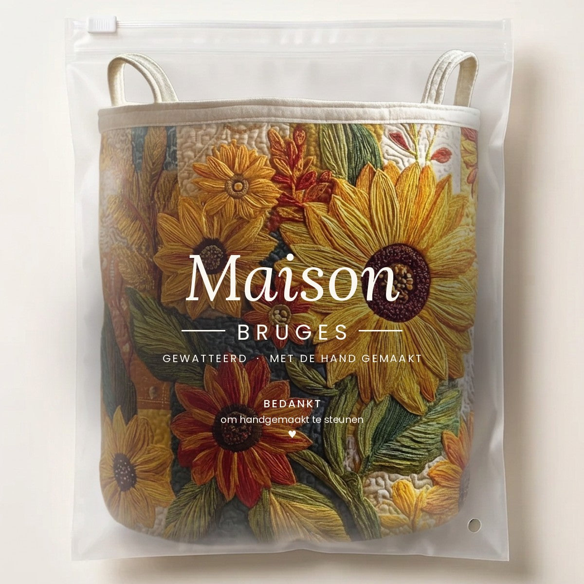 Panier à linge matelassé Rêve de tournesols, plié à plat dans l’emballage Maison Bruges