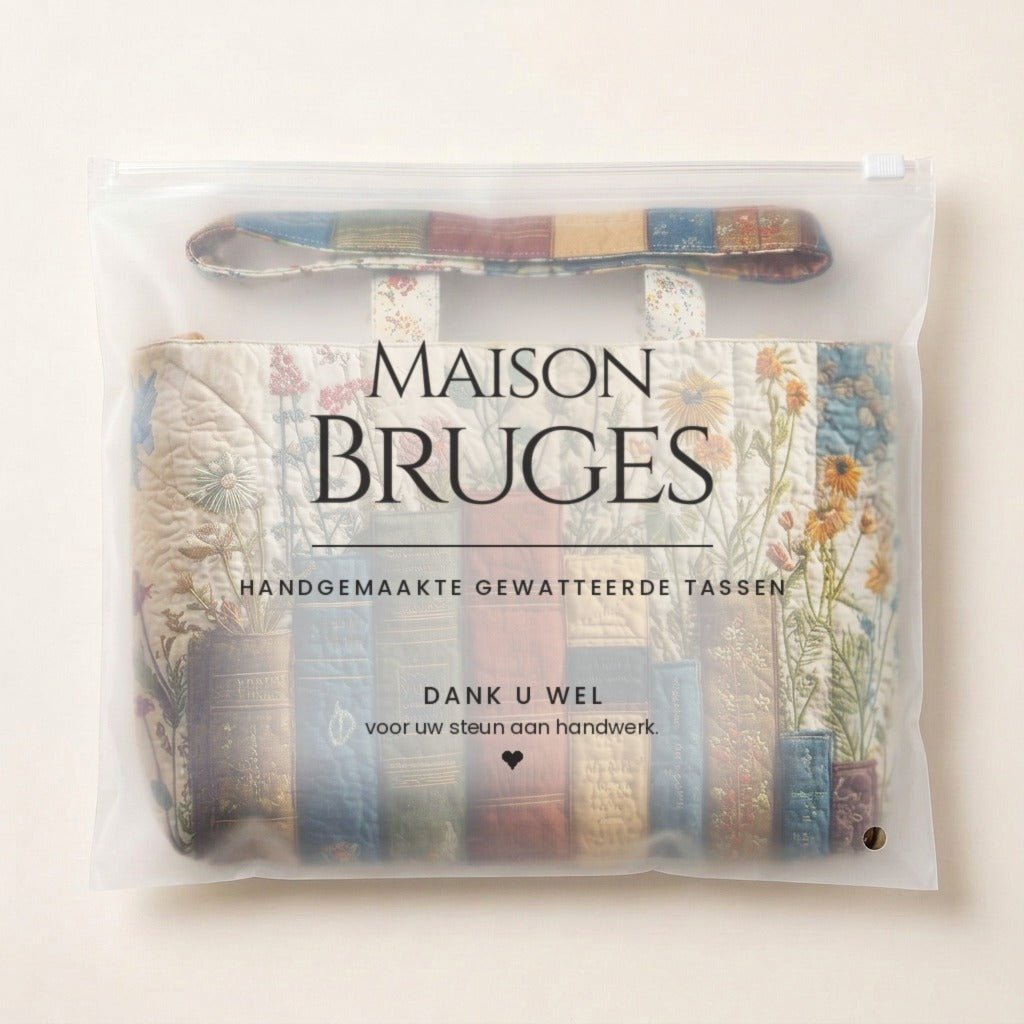 Jardin Bibliothèque Tote Bag Matelassé dans sa pochette Maison Bruges